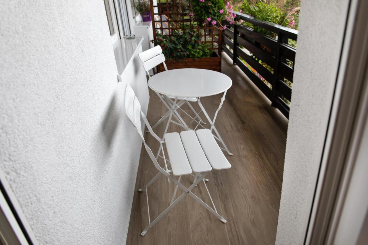 Honey Apartments Zirovnica ภายนอก รูปภาพ