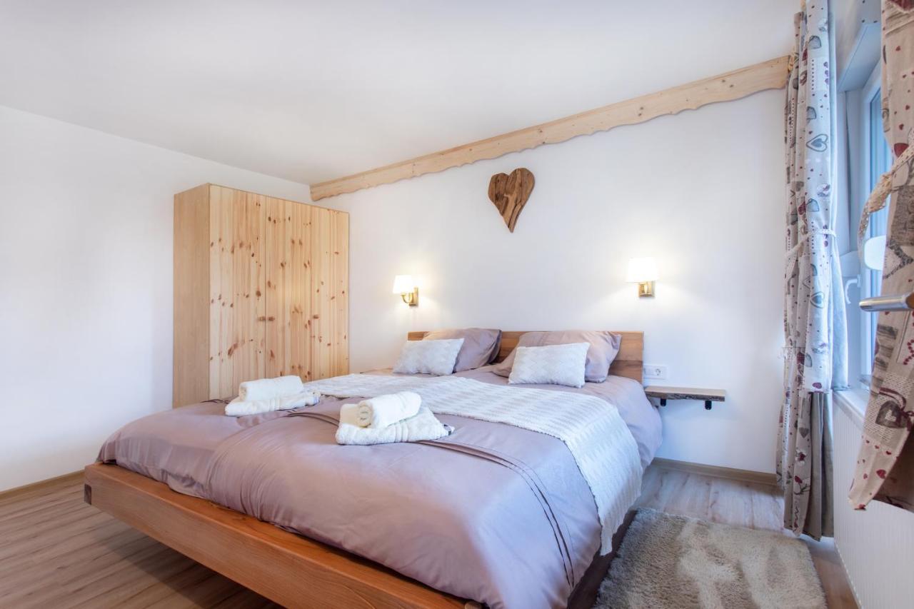Honey Apartments Zirovnica ภายนอก รูปภาพ