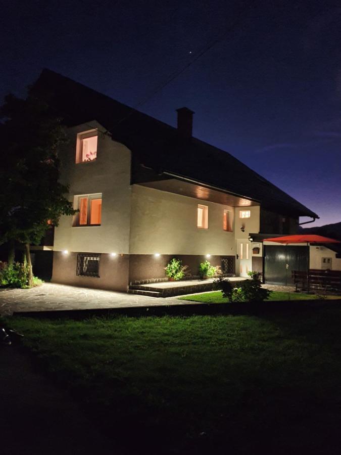 Honey Apartments Zirovnica ภายนอก รูปภาพ