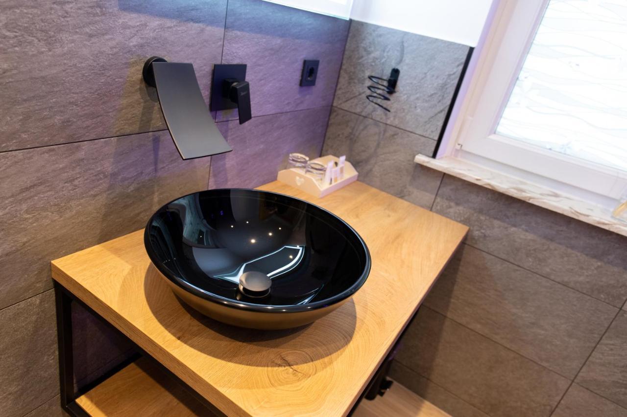Honey Apartments Zirovnica ภายนอก รูปภาพ