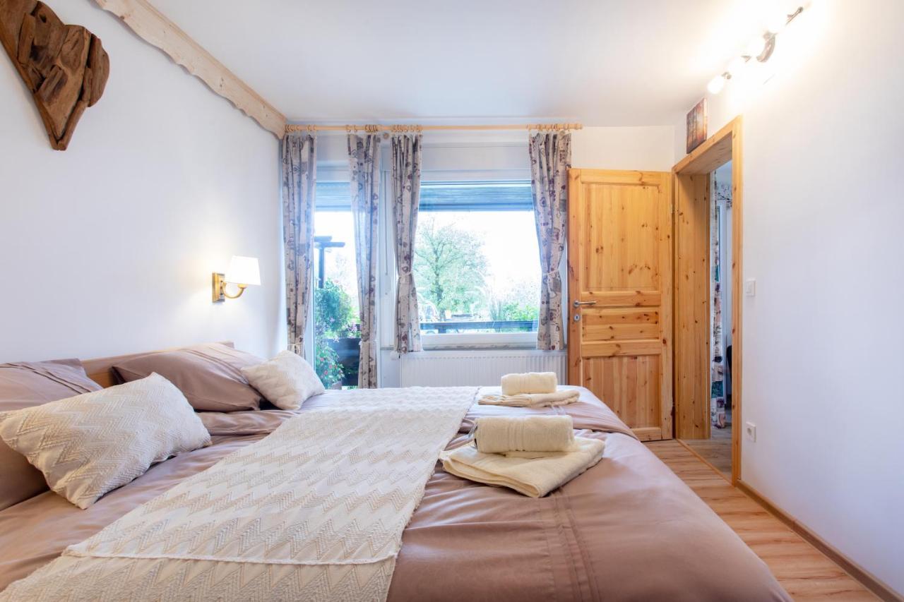 Honey Apartments Zirovnica ภายนอก รูปภาพ